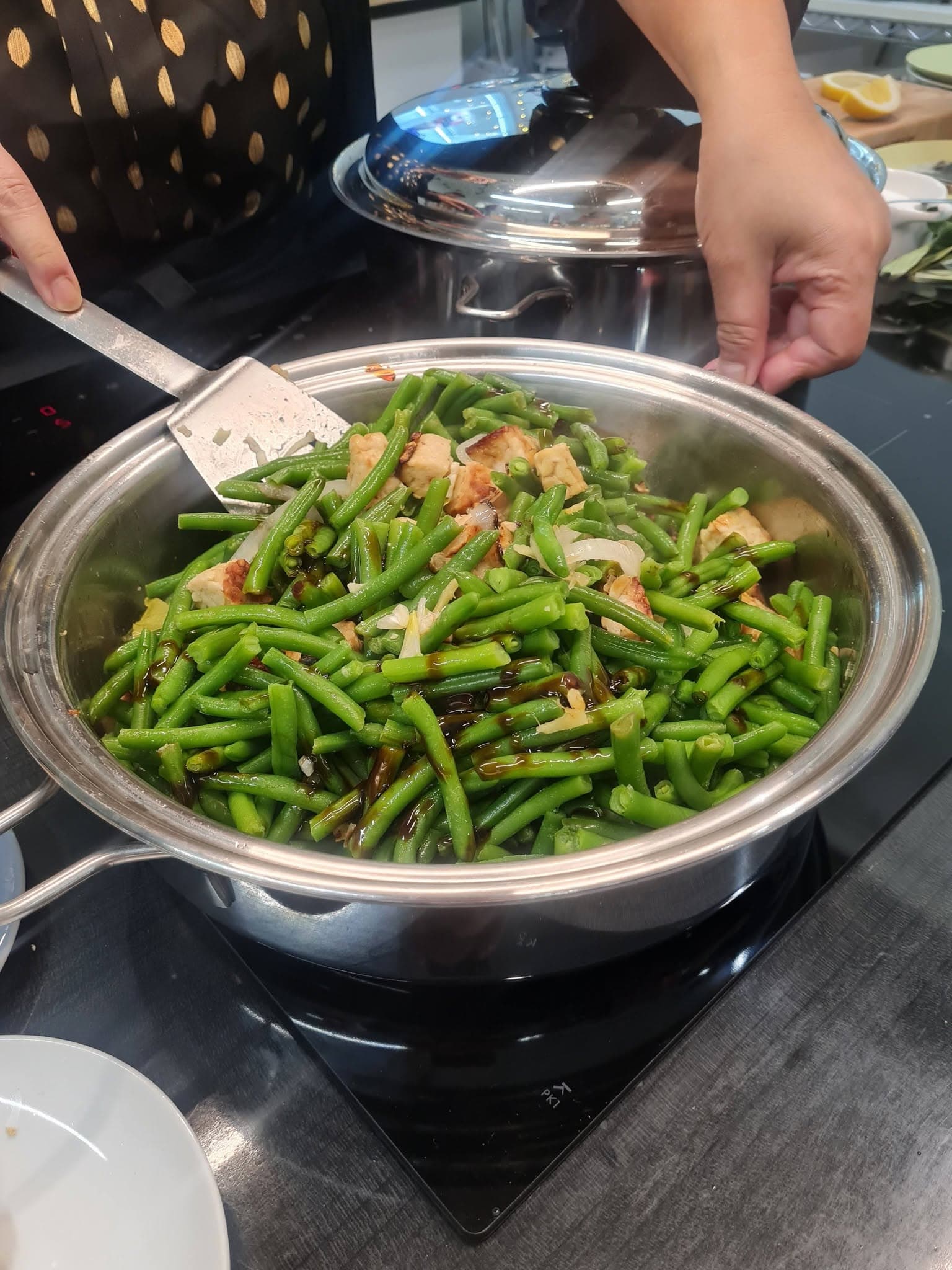 Green beans and prawns cooked in a Saladmaster pan